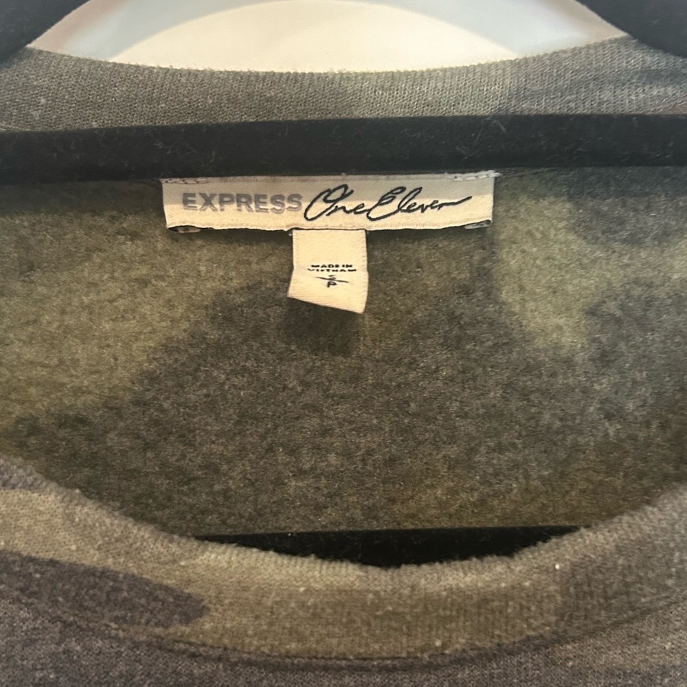 Express Camo Sweatshirt - Picture 7 of 7